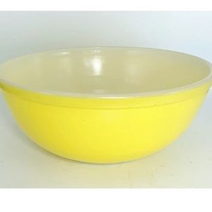 Vtg 1960s BRIGHT YELLOW Pyrex PRIMARY COLOR Mixing Nesting 4 Qt. LARGE.